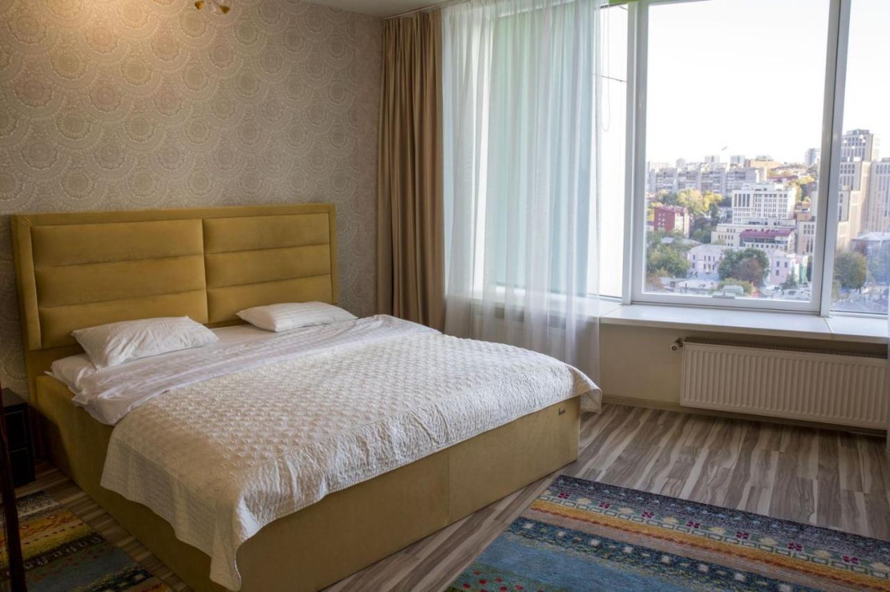 Seven Eleven Apartment Hotel In Most City Dnipro Exterior photo