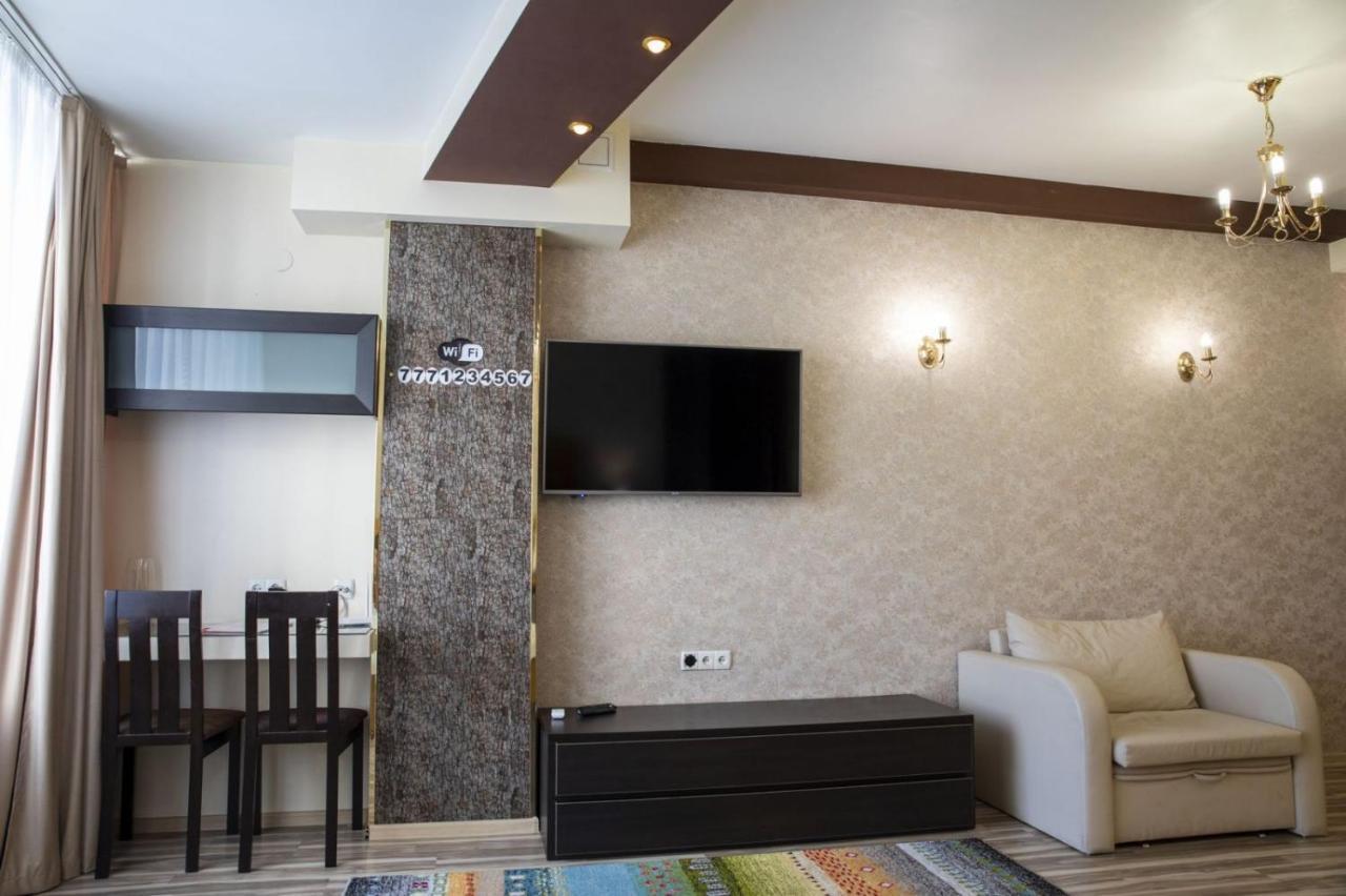 Seven Eleven Apartment Hotel In Most City Dnipro Exterior photo