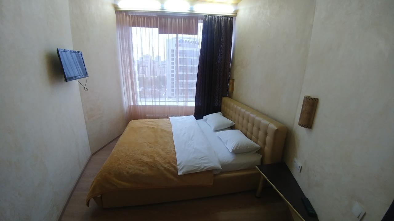 Seven Eleven Apartment Hotel In Most City Dnipro Exterior photo