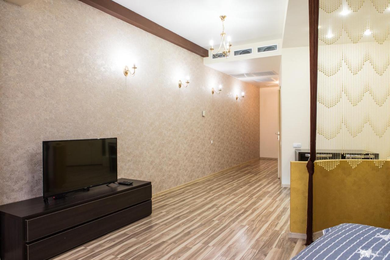 Seven Eleven Apartment Hotel In Most City Dnipro Exterior photo