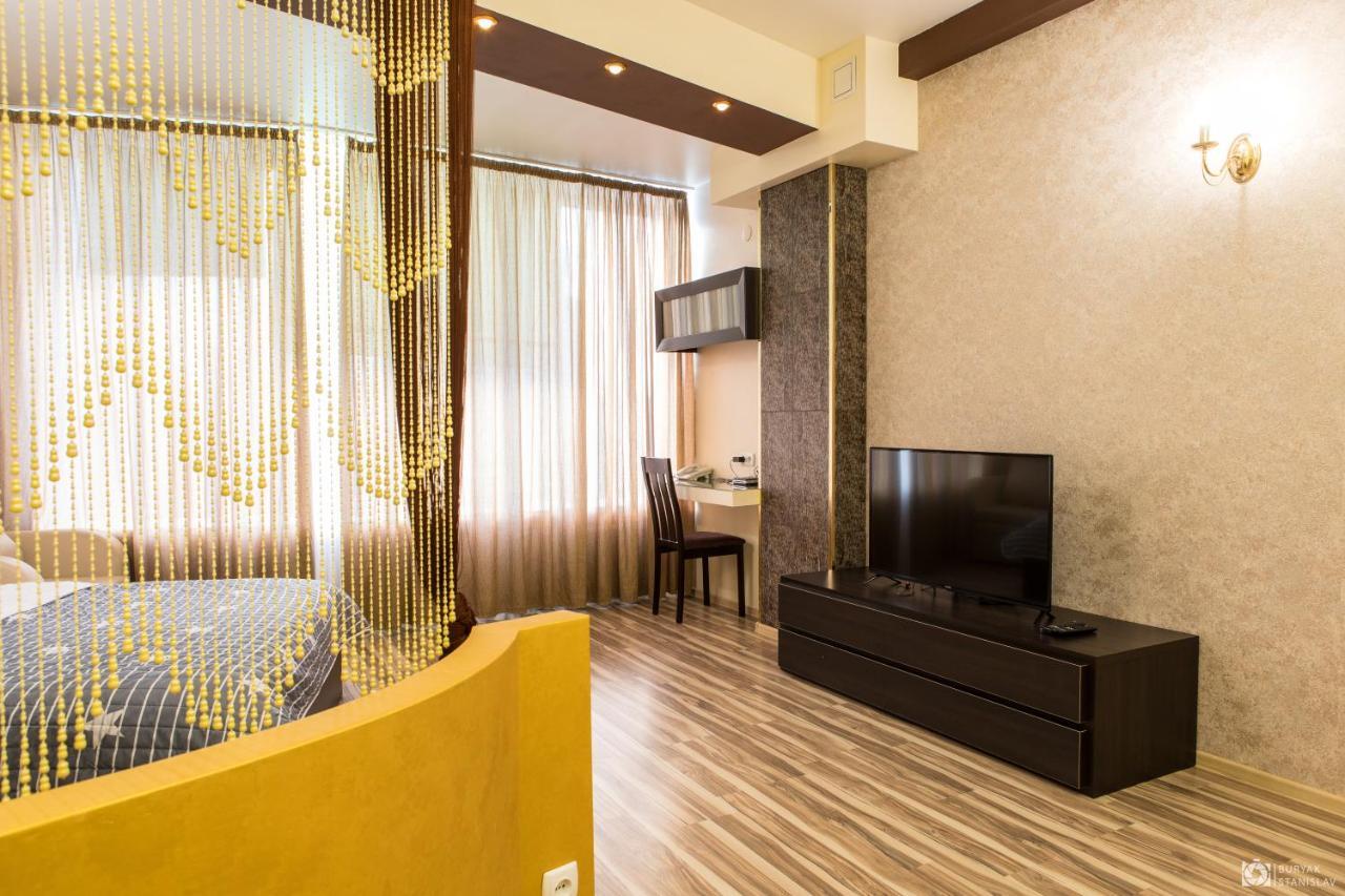 Seven Eleven Apartment Hotel In Most City Dnipro Exterior photo